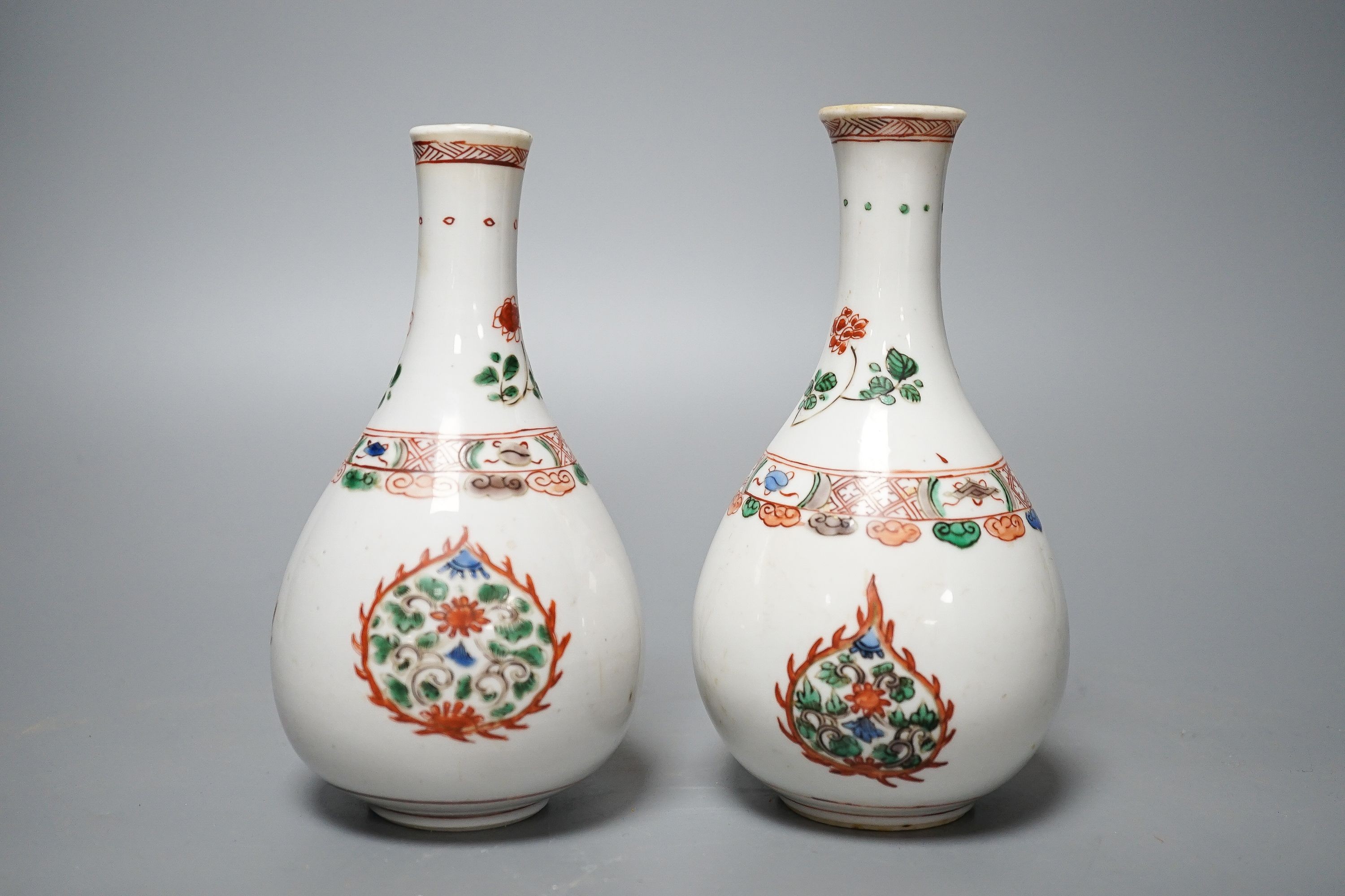 Two Chinese famille verte bottle vases, Kangxi period. 17cm